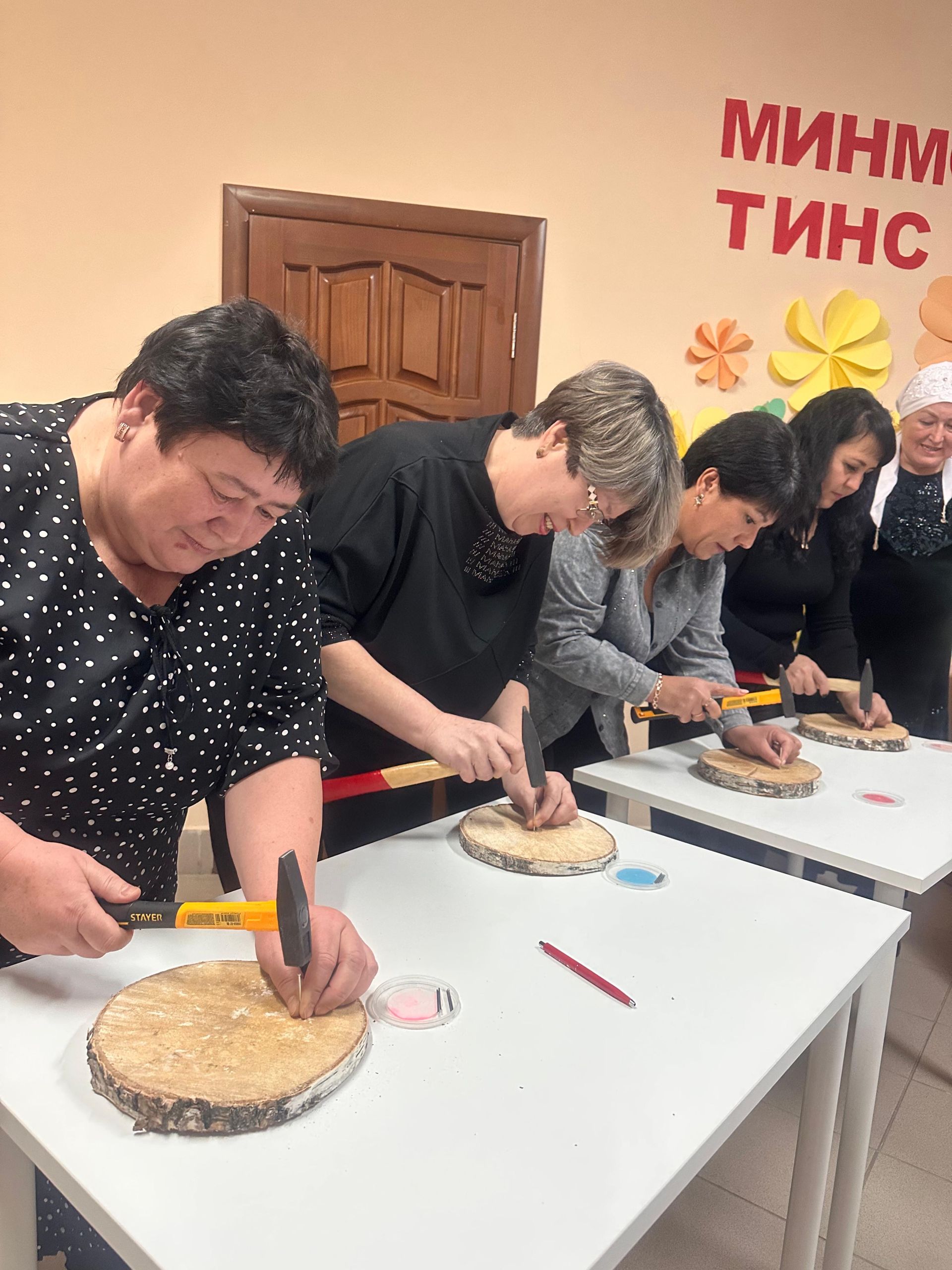«Факел» клубында «Әниләрдә күңел җылысы» дип исемләнгән бәйрәм чарасы узды