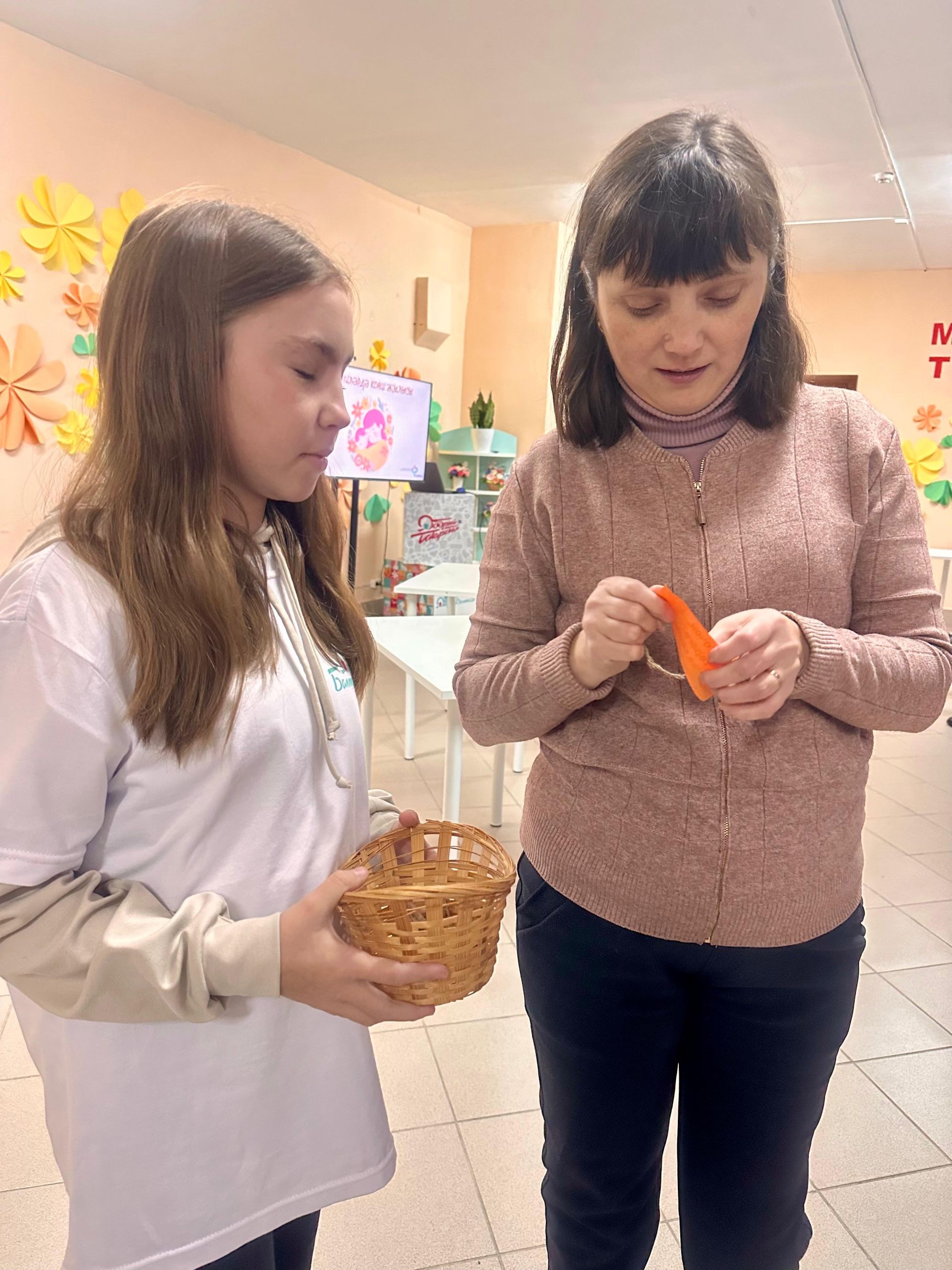 «Факел» клубында «Әниләрдә күңел җылысы» дип исемләнгән бәйрәм чарасы узды