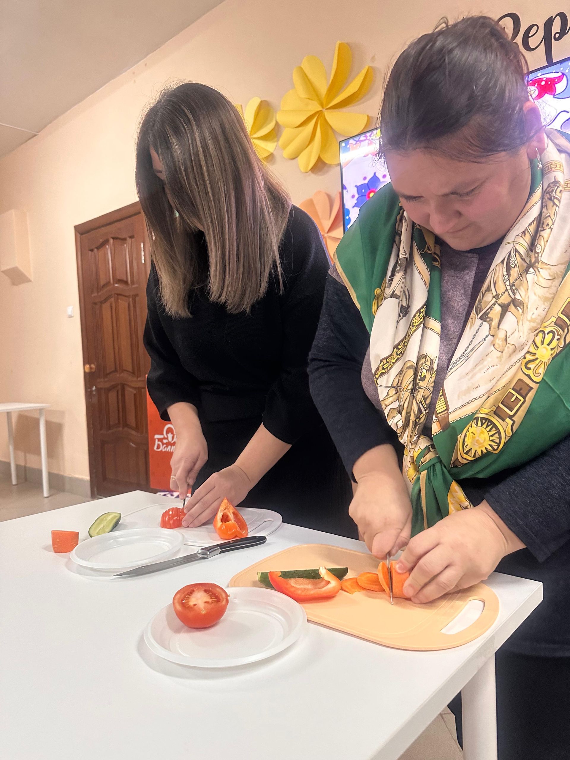 «Факел» клубында «Әниләрдә күңел җылысы» дип исемләнгән бәйрәм чарасы узды