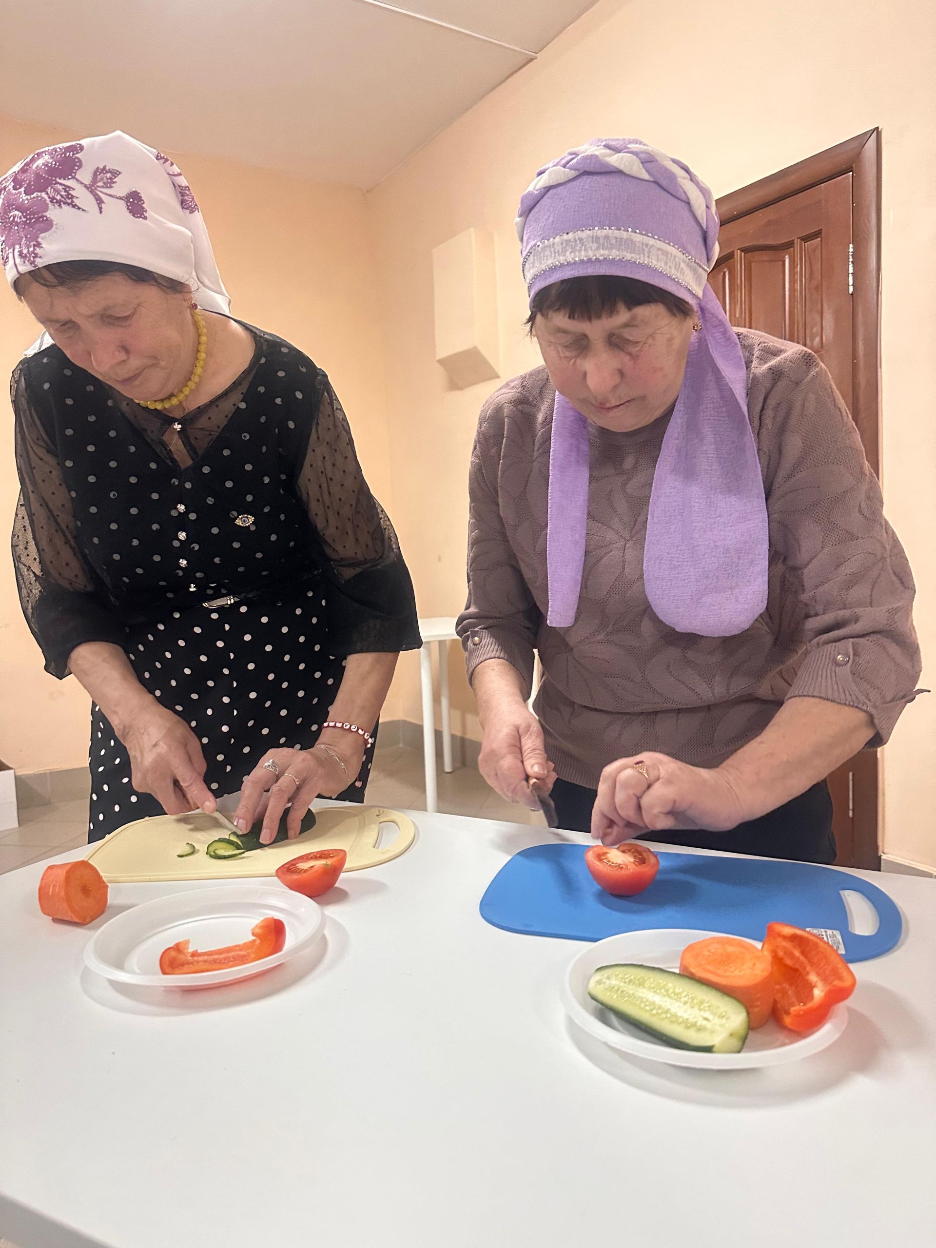 «Факел» клубында «Әниләрдә күңел җылысы» дип исемләнгән бәйрәм чарасы узды