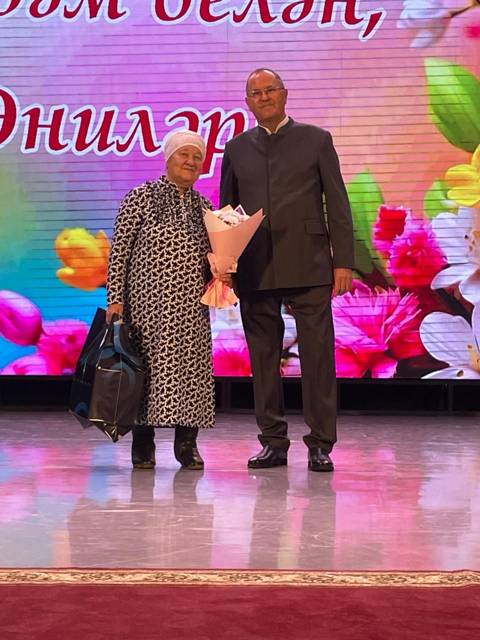 Балтачта уллары махсус хәрби операциядә катнашучы әниләрне юбилейлары белән котладылар