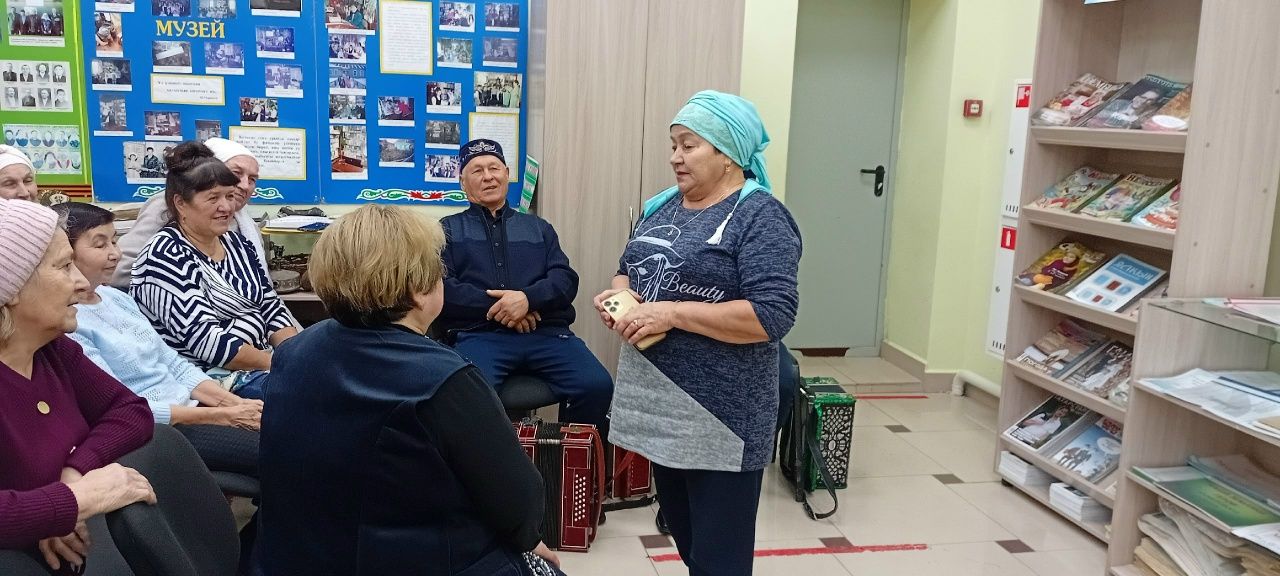 Борнак авыл китапханәсендә «Дөнья матурлыгы - әнкәйләрдә» исемле кичә үткәрелде