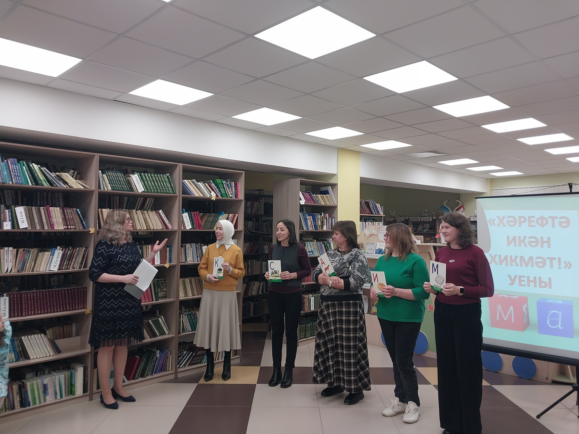 Балтач үзәк китапханәсендә “Әниләрнең елмаюы бәхетле итә безне” бәйрәм тамашасы үтте