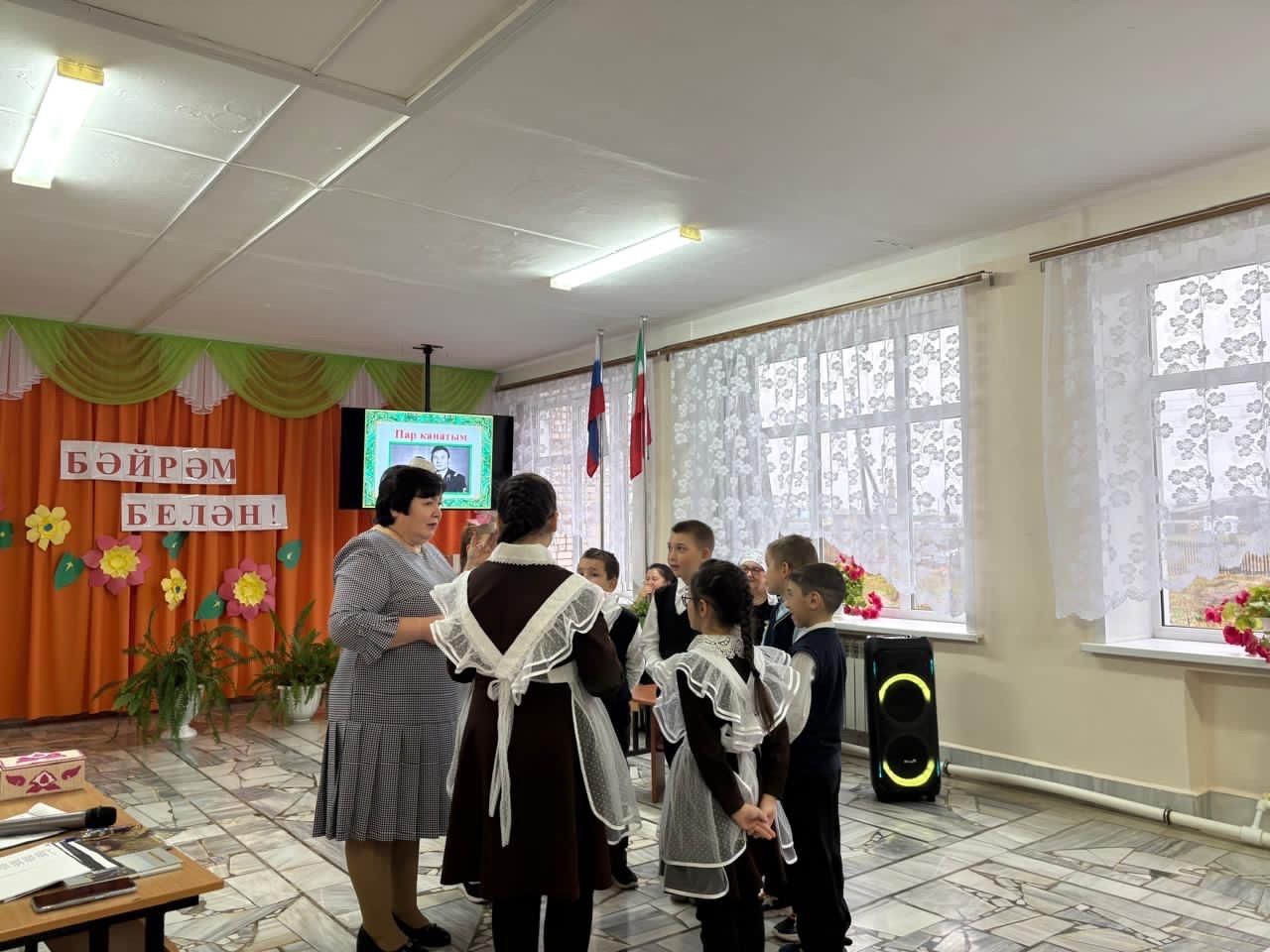 Куныр мәктәбендә Мәгъмүрә Хөрмәтуллина белән очрашу кичәсе узды