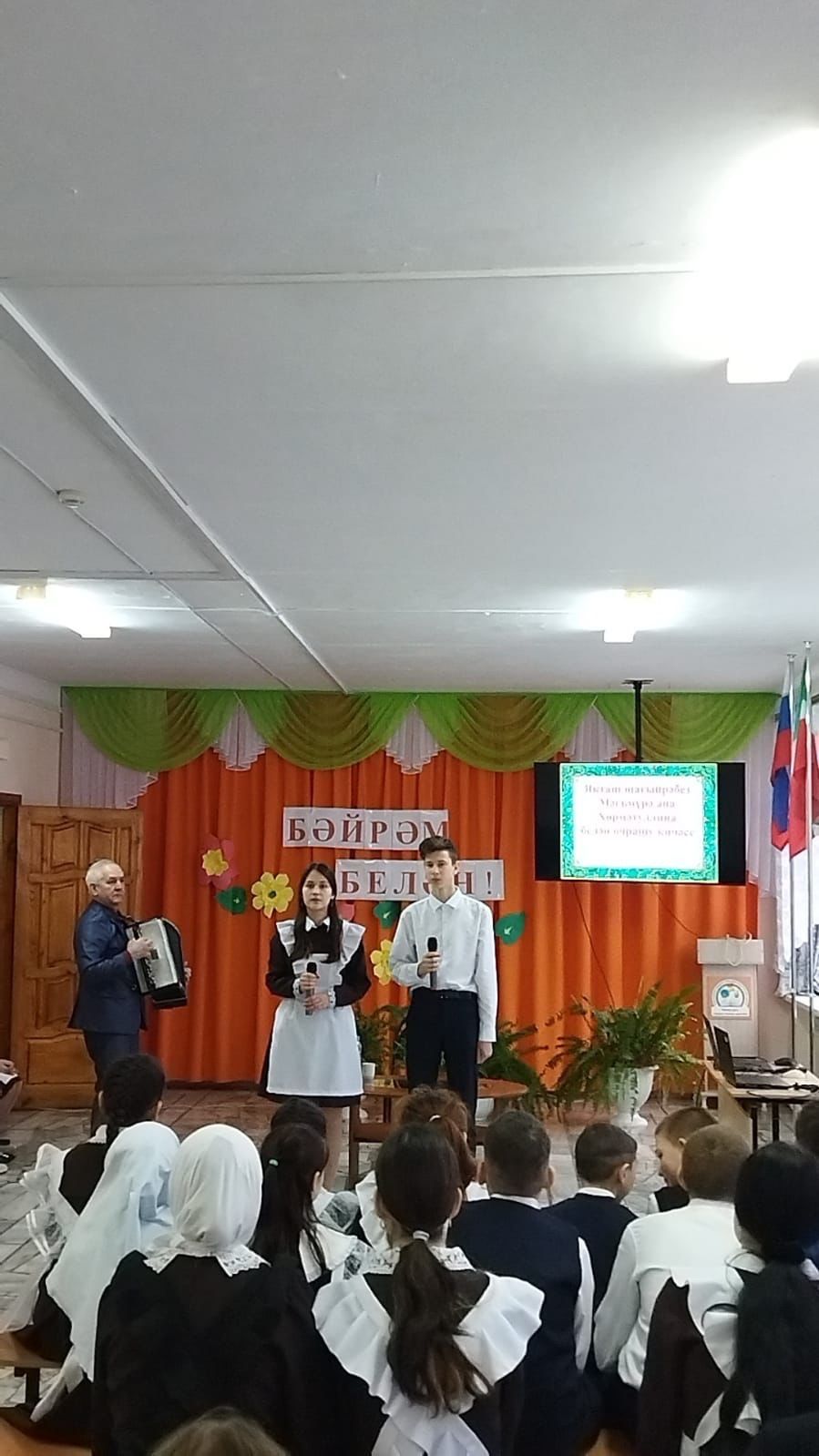 Куныр мәктәбендә Мәгъмүрә Хөрмәтуллина белән очрашу кичәсе узды