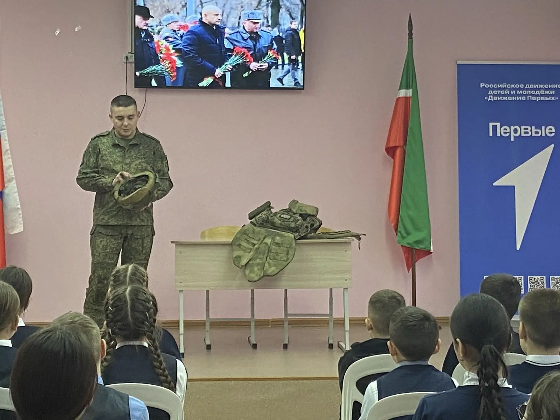Раушан туган мәктәбенә очрашуга килде