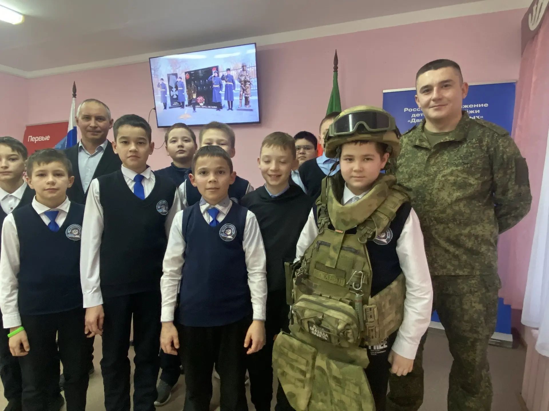 Раушан туган мәктәбенә очрашуга килде