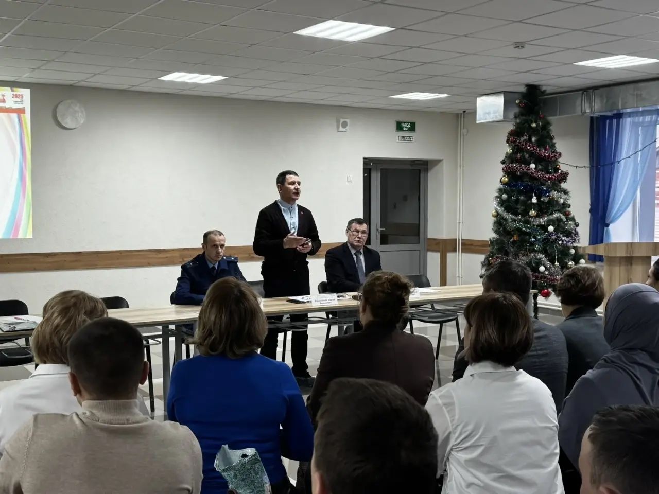 Аграр көллияттә балигъ булмаганнар белән эшләү һәм аларның хокукларын яклау комиссиясенең киңәйтелгән утырышы узды