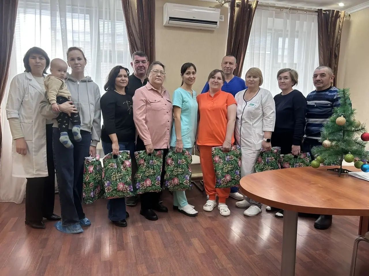 Балтач хастаханәсе коллективы махсус хәрби операциядә катнашканнарның якыннарын бәйрәм белән котлады