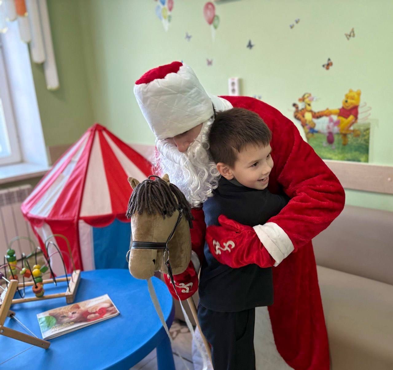 «Факел»лылар хастаханәдә дәваланучы балаларны сөендергән