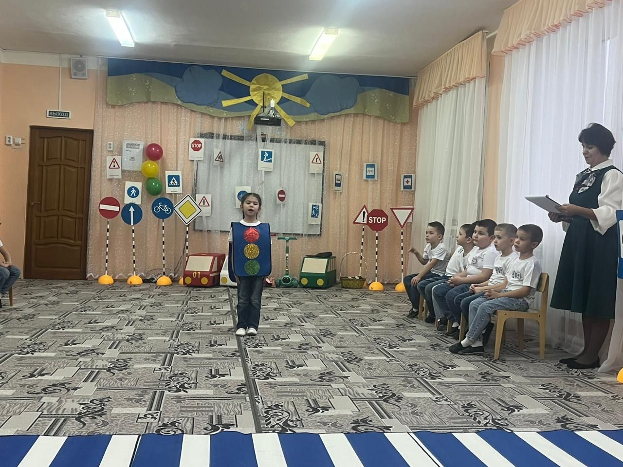 Кариле балалар бакчасында «Җәяүле, җәяүле, син юлга күз сал әле» дигән бәйрәм иртәсе узган