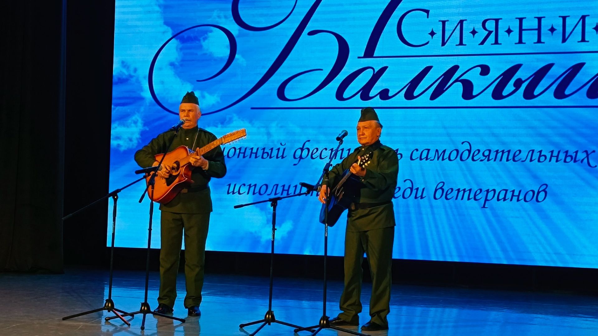 300 пала адями одӥг вожвылъяськонын