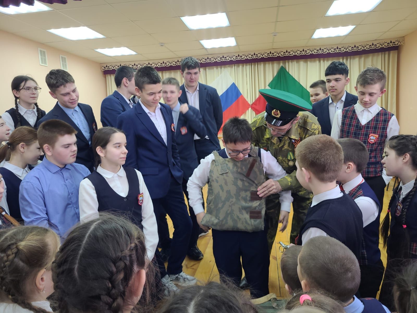 Балтач волонтерлары Нөнәгәр укучылары белән очрашты