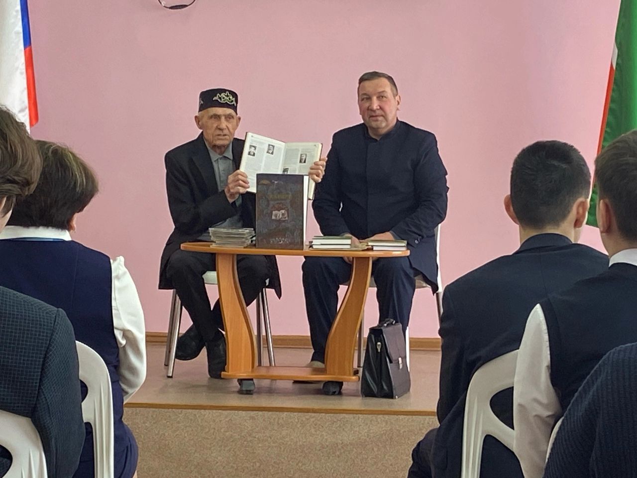 Норма мәктәбендә туган телебезнең кадере, аны саклау һәм кулланыш даирәсен арттыру турында сөйләштеләр