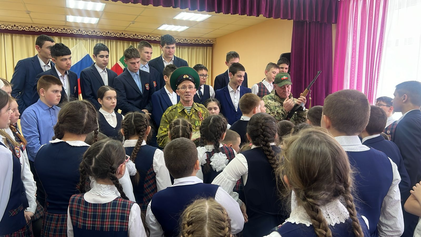 Балтач волонтерлары Нөнәгәр укучылары белән очрашты