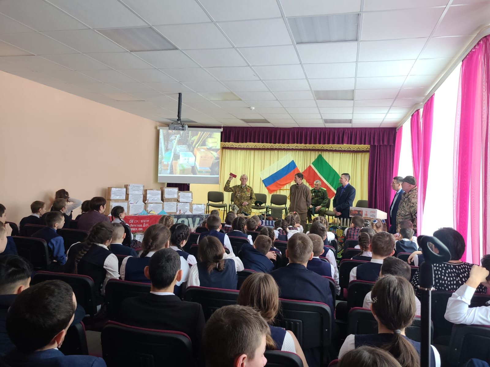 Балтач волонтерлары Нөнәгәр укучылары белән очрашты