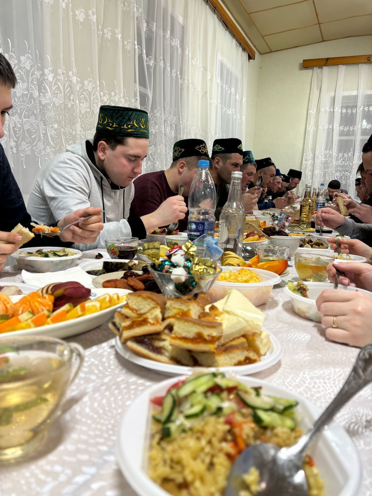 Шода яшьләре бердәм булып ике көн рәттән ифтар ашы оештырды