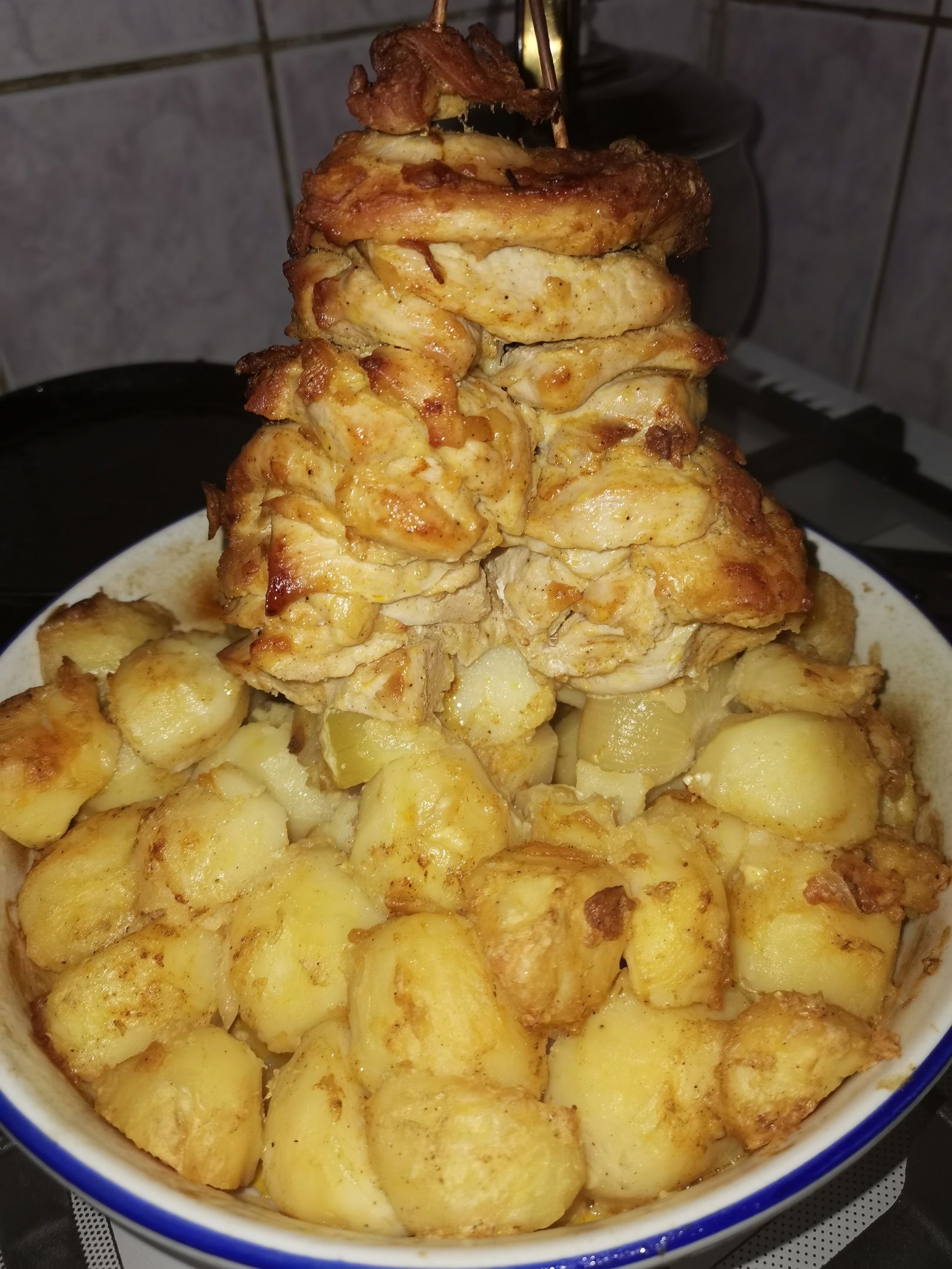 Альбина Салихова ифтарга тәмлүшкә тәкъдим итә