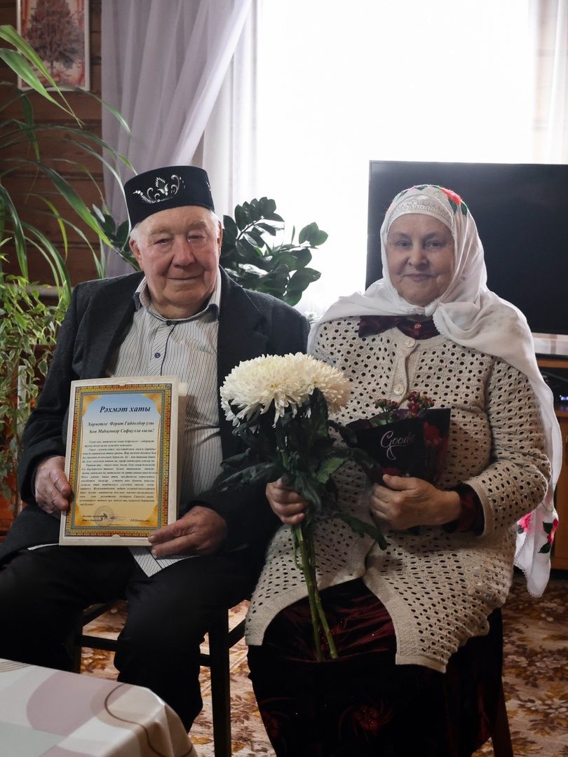 Алан авылында яшәүче Әскаровлар зөбәрҗәт туйларын билгеләп узды