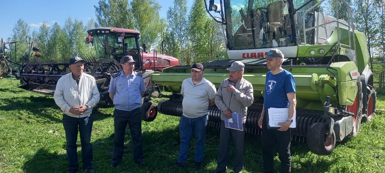 «Бөрбаш» җәмгыятендә терлек азыгы хәзерләүгә бик җаваплы карыйлар