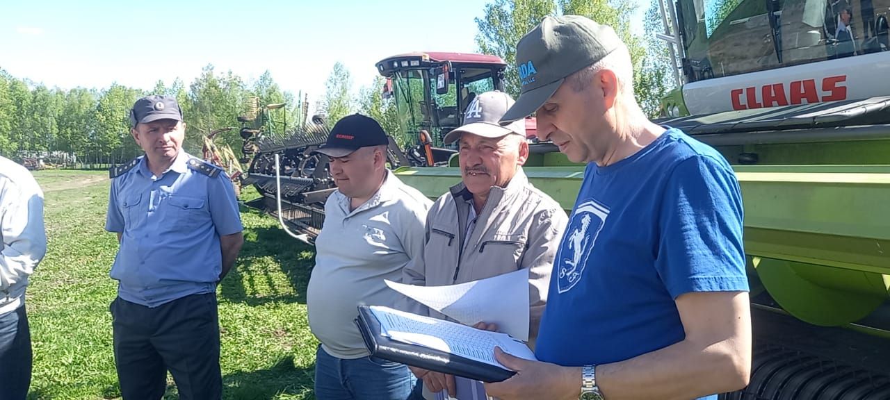 «Бөрбаш» җәмгыятендә терлек азыгы хәзерләүгә бик җаваплы карыйлар