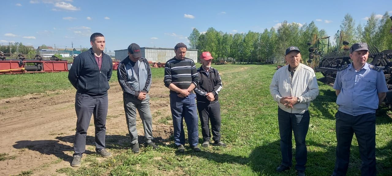 «Бөрбаш» җәмгыятендә терлек азыгы хәзерләүгә бик җаваплы карыйлар