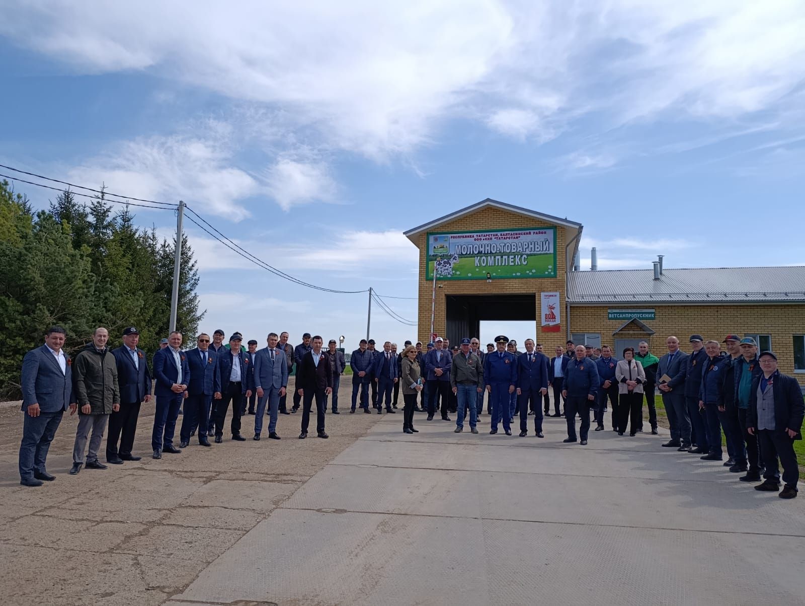 Миңнеханов Балтач районы кырларын карады һәм терлекчелек фермасында булды