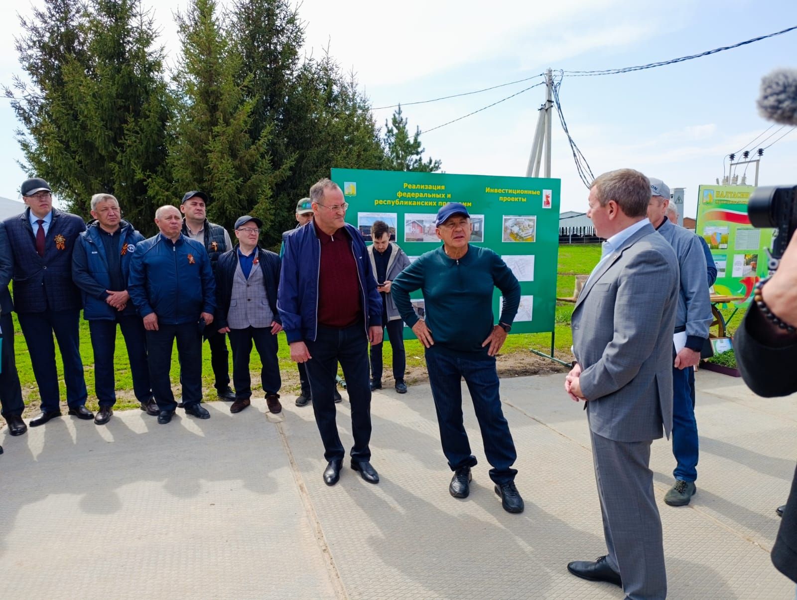 Миңнеханов Балтач районы кырларын карады һәм терлекчелек фермасында булды