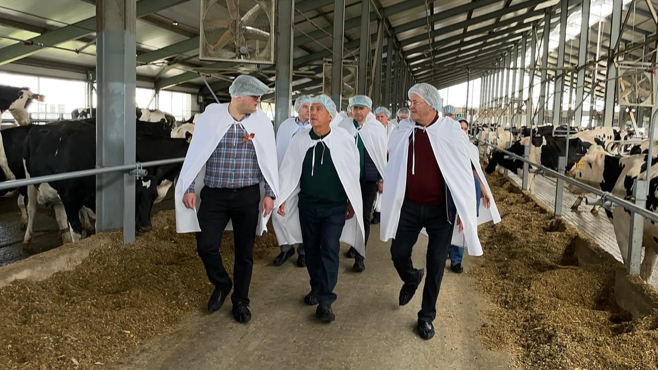 Миңнеханов Балтач районы кырларын карады һәм терлекчелек фермасында булды