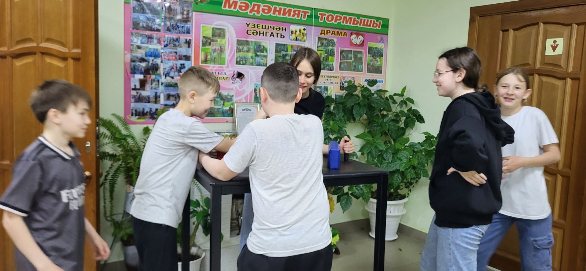 Чапшар клубына батыр егетләр истәлегенә дип  кул көрәше өстәле алганнар