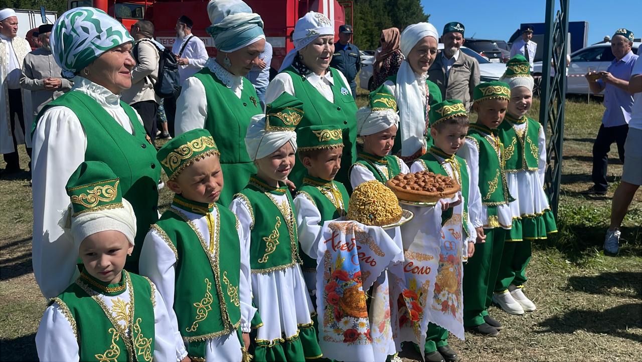 Бөрбашта мөселман балалар Сабан туе узды