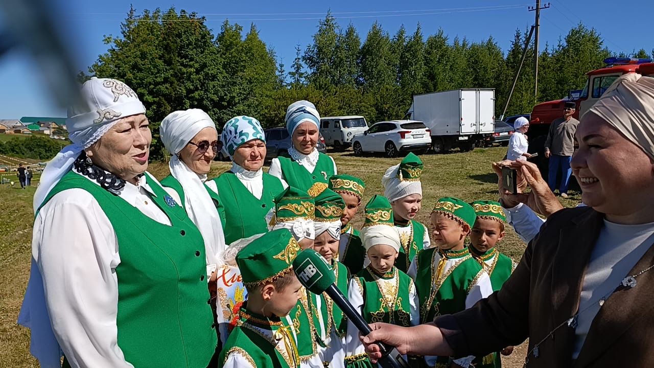 Бөрбашта мөселман балалар Сабан туе узды