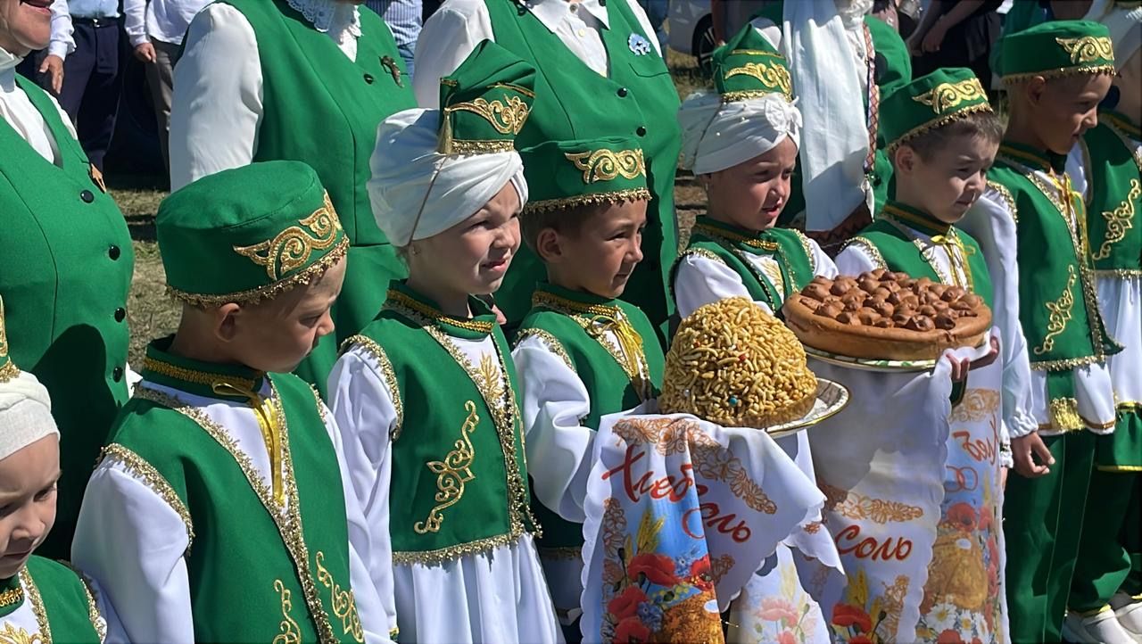 Бөрбашта мөселман балалар Сабан туе узды