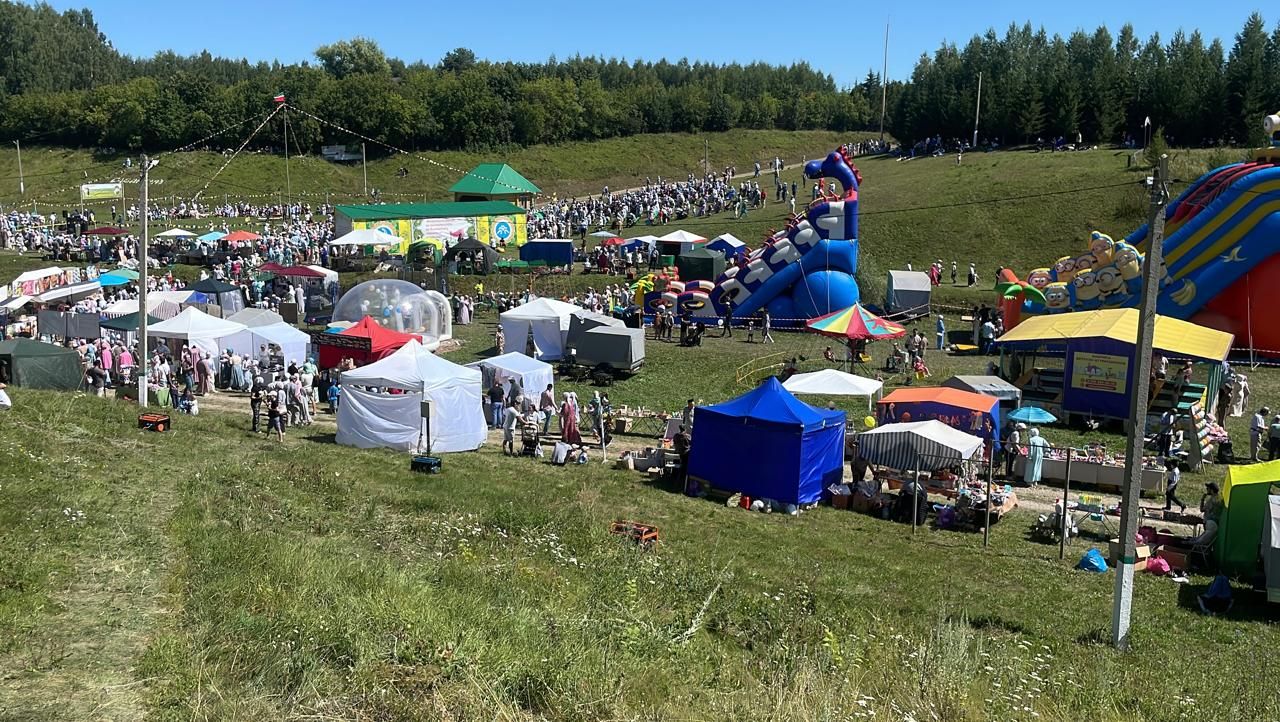 Бөрбашта мөселман балалар Сабан туе узды