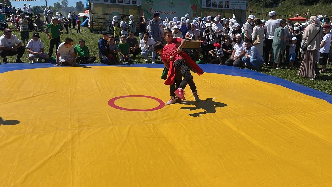 Бөрбашта мөселман балалар Сабан туе узды