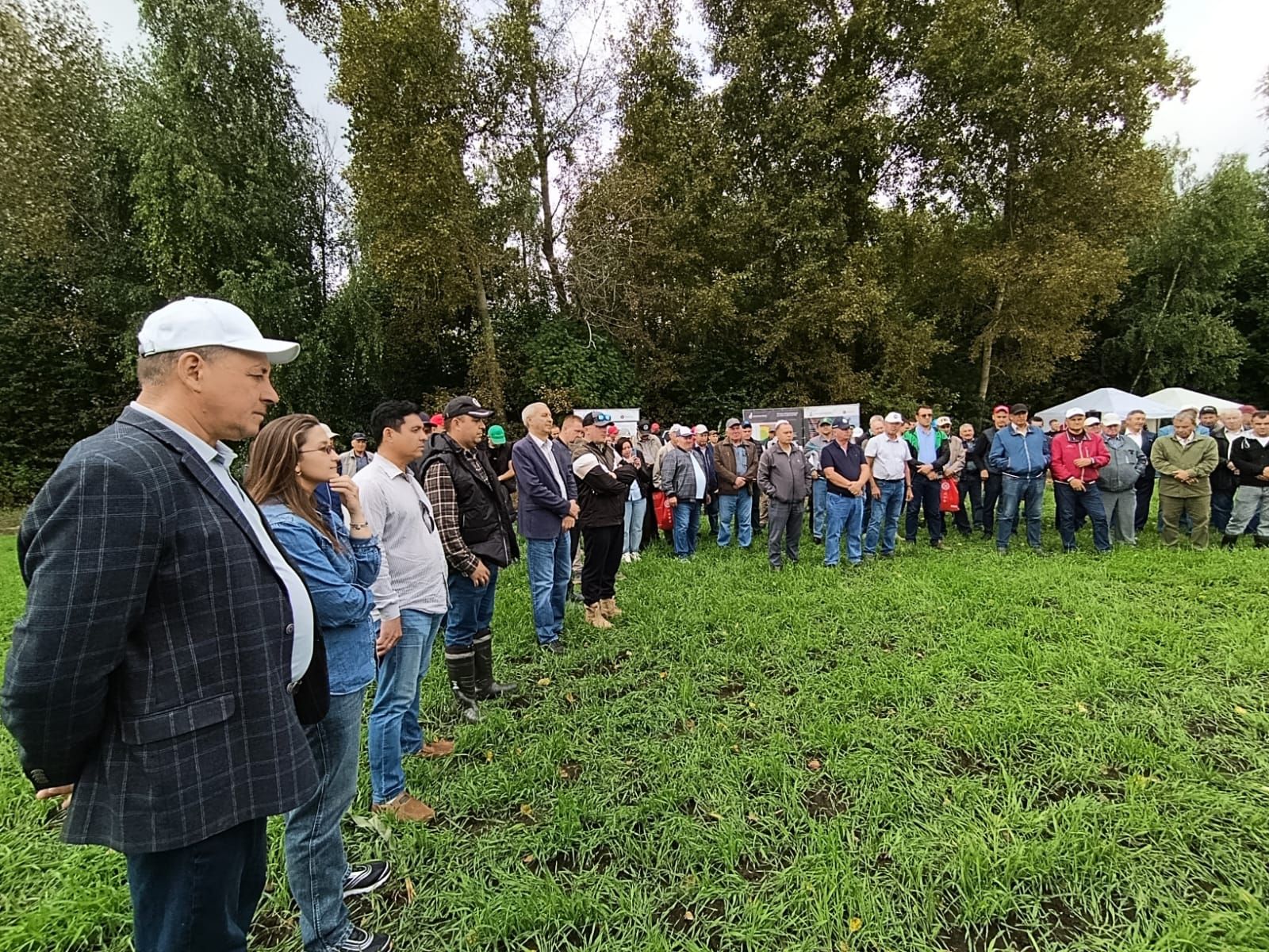 Бүген “Кызыл юл” җәмгыяте базасында кукуруз гибридлары белән таныштыру семинары узды