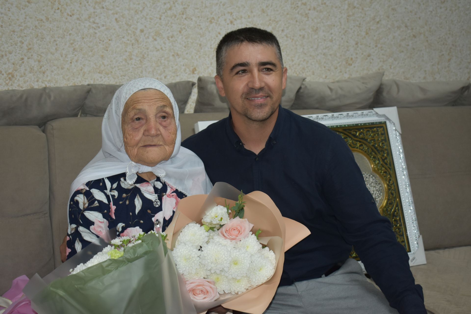 Зөлхәбирә Галиеваның 95 яшьлек гомер бәйрәме хөрмәтенә барлык гаиләсе, якыннары бер табынга җыйналды