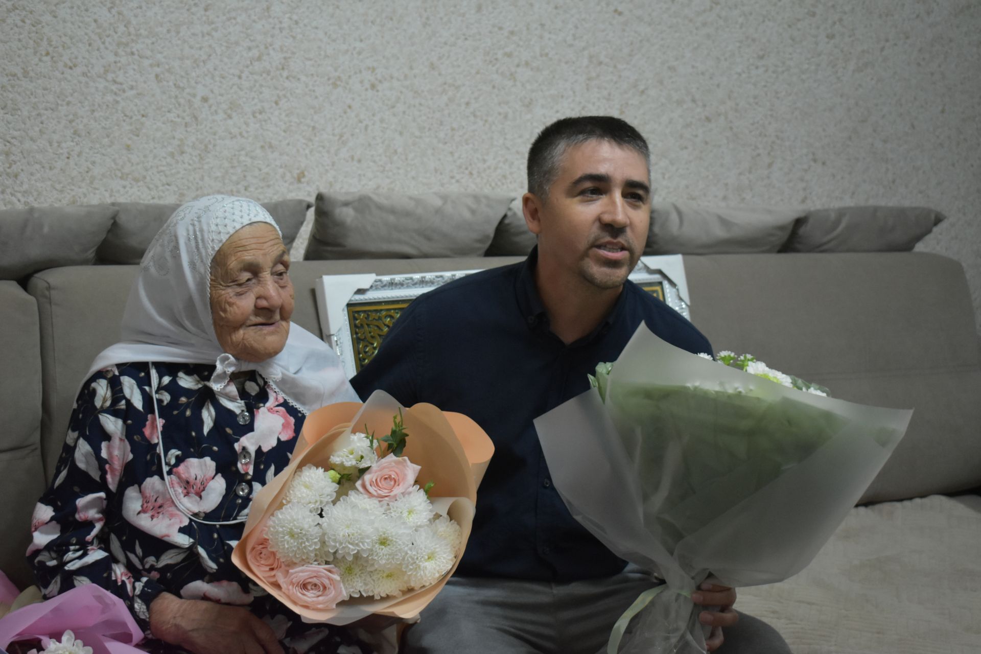 Зөлхәбирә Галиеваның 95 яшьлек гомер бәйрәме хөрмәтенә барлык гаиләсе, якыннары бер табынга җыйналды