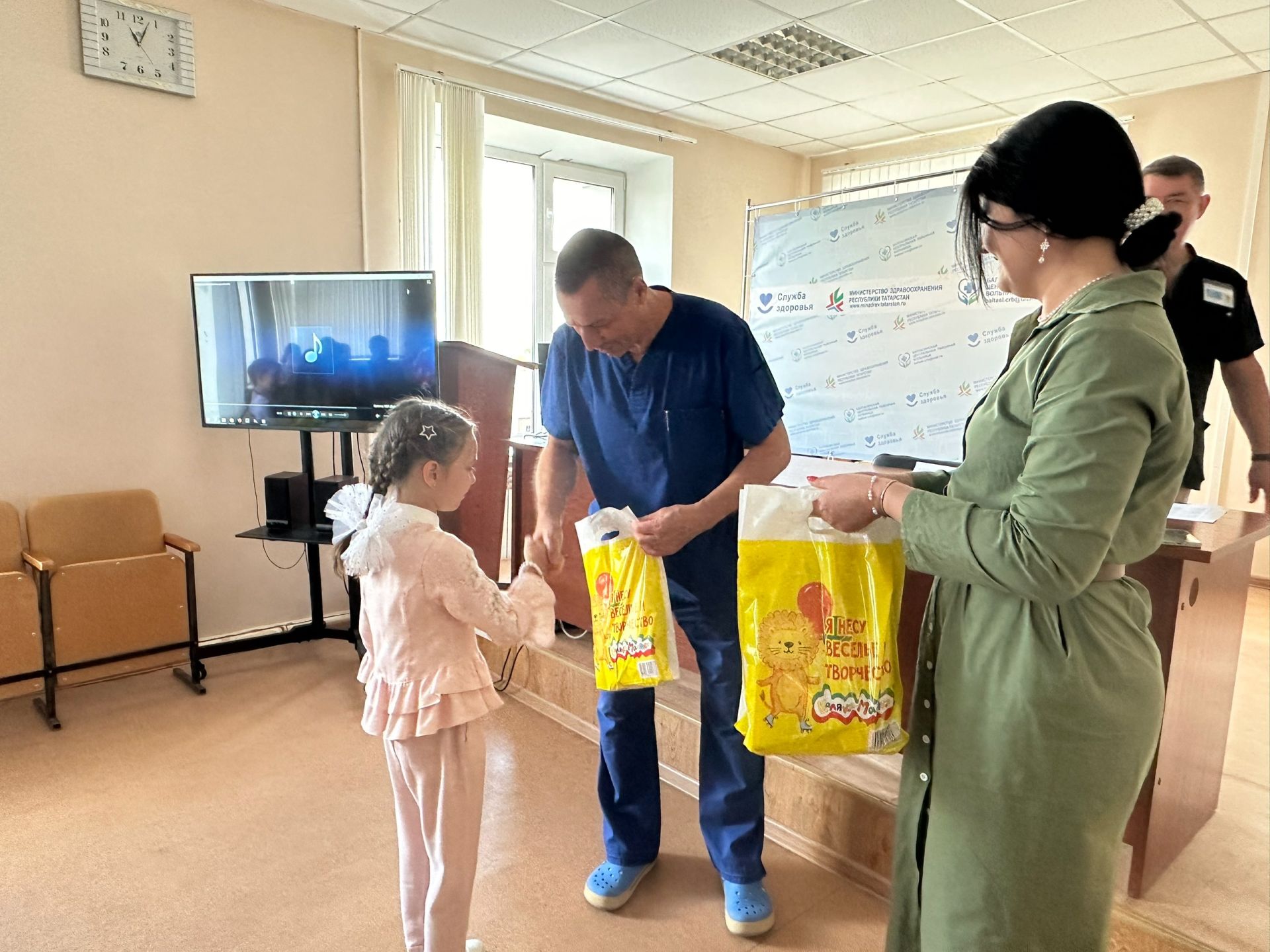 Балтач үзәк хастаханә коллективы беренче сыйныфка баручыларны сөендерде