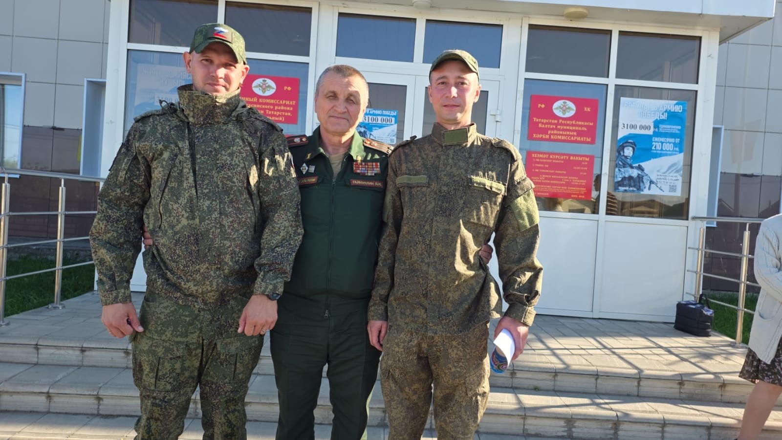 Балтач хәрби комиссары лачындай уллар үстергән әниләргә баш иеп рәхмәт белдерде