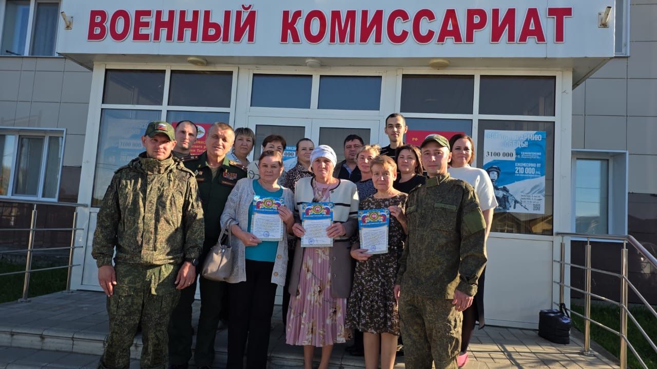 Балтач хәрби комиссары лачындай уллар үстергән әниләргә баш иеп рәхмәт белдерде