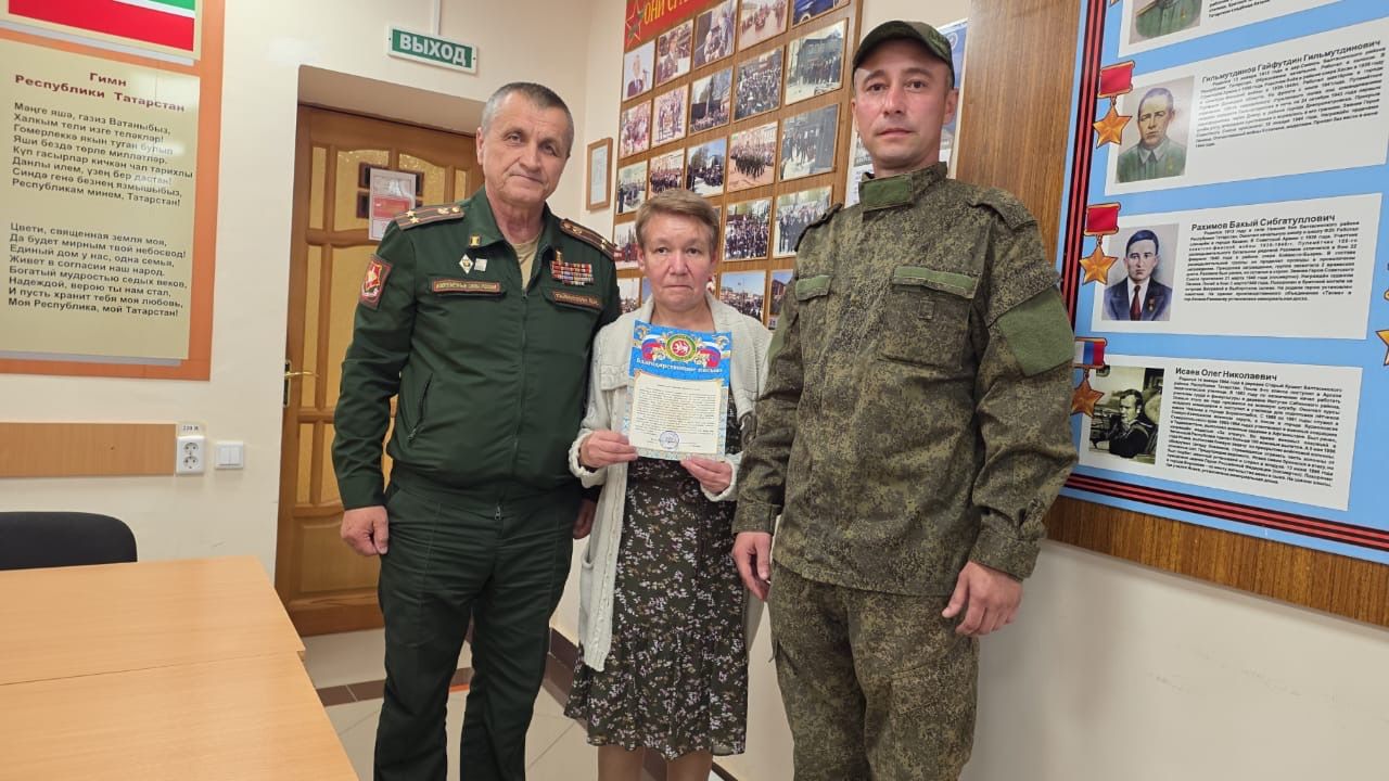Балтач хәрби комиссары лачындай уллар үстергән әниләргә баш иеп рәхмәт белдерде