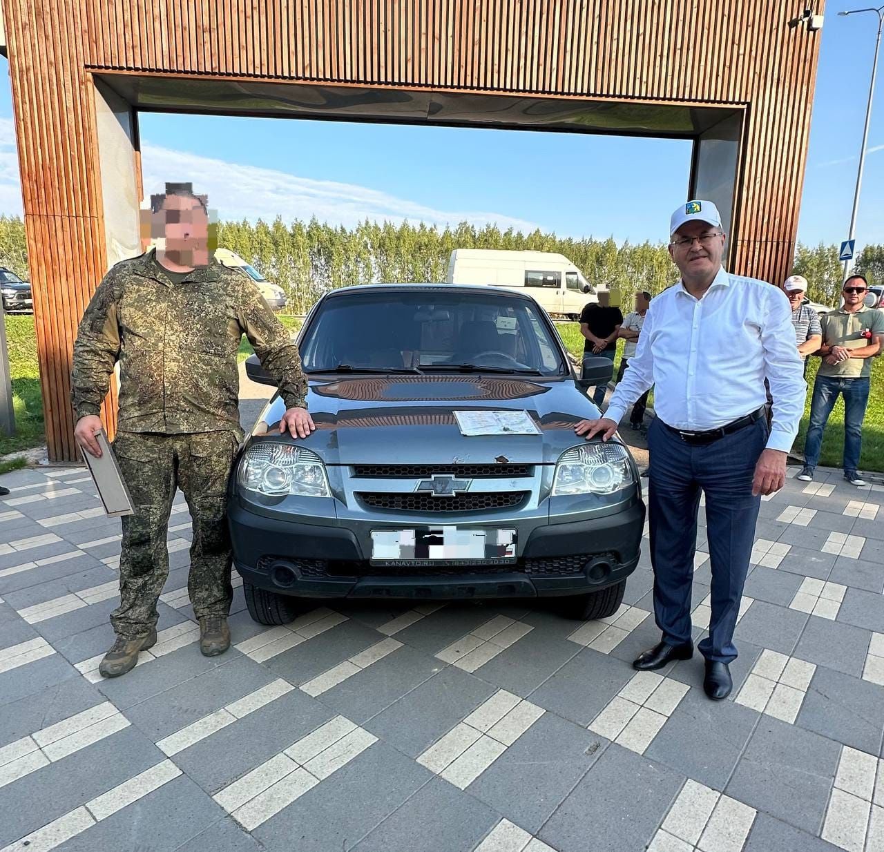 «Шевроле - Нива» машинасын махсус операция зонасына танк ротасы командиры үзе  алып китте