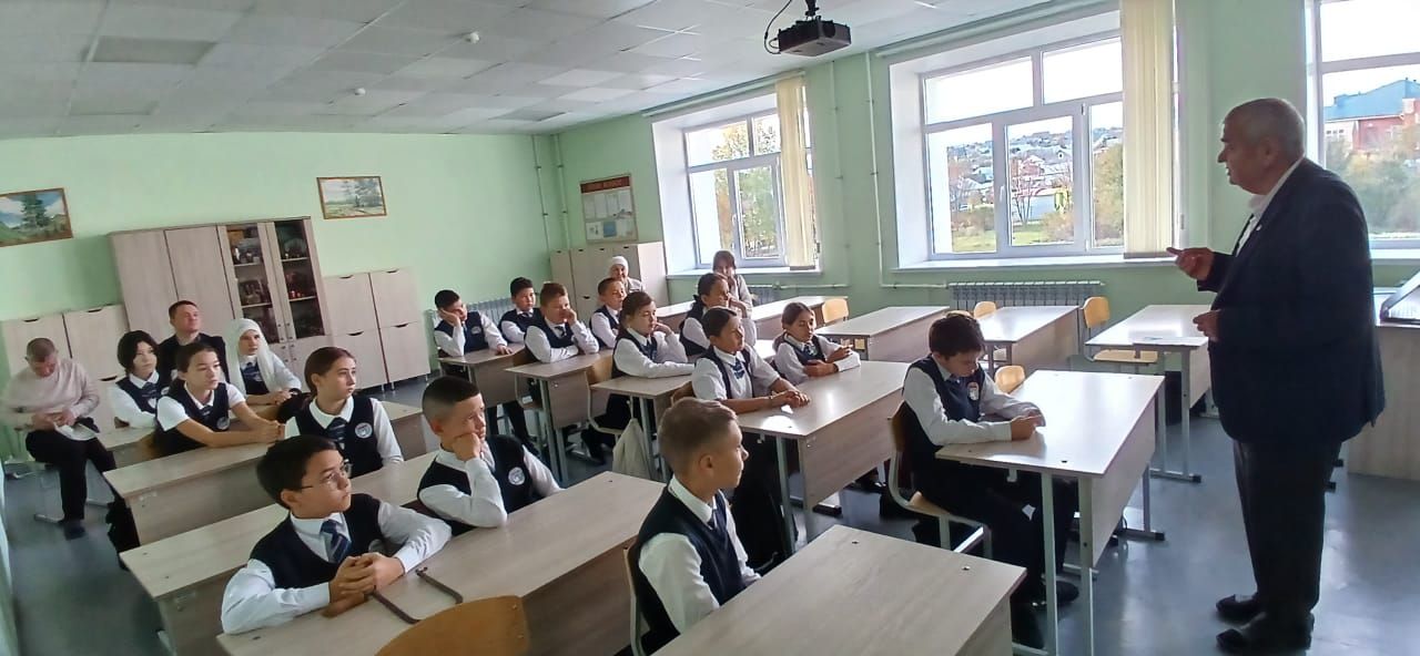 Балтач  гимназиясендә узган чираттагы сыйныф сәгатендә Вагиз Таҗиев  катнашкан