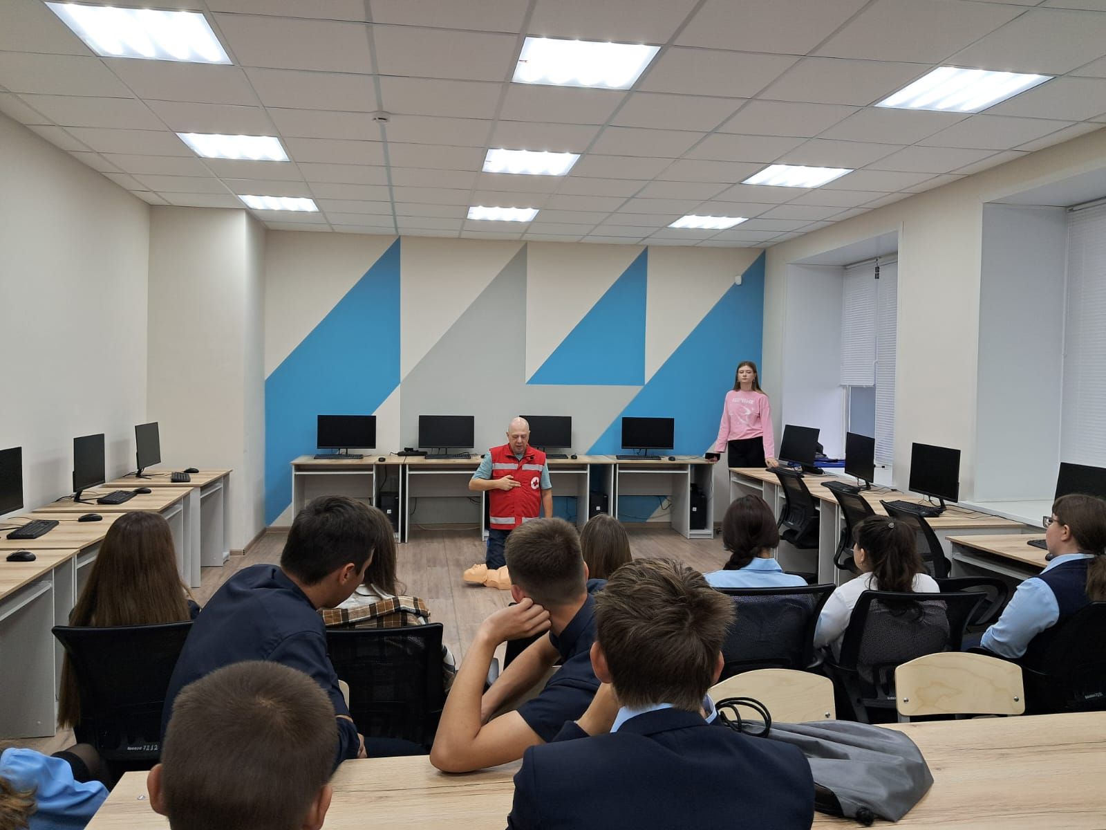 Балтач укучылары беренче ярдәм күрсәтү серләренә өйрәнде
