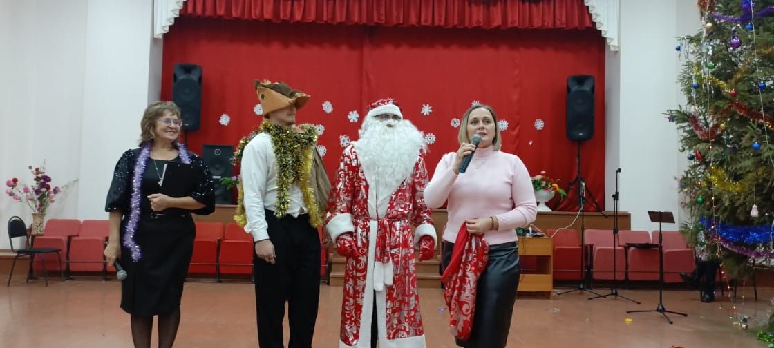 Нөнәгәрлеләр Искечә Яңа елны гөрләткән