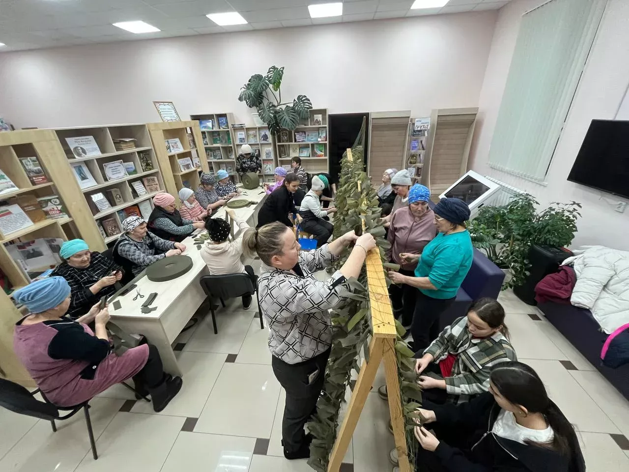 Смәел авылы волонтерлары сеткалар үргән