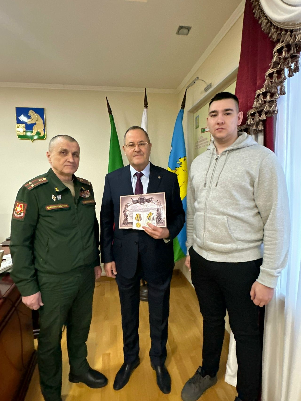 Балтач районы башлыгына  Рәхмәт хаты һәм «Сугышчан дуслыкны ныгыткан өчен» медален тапшырылды