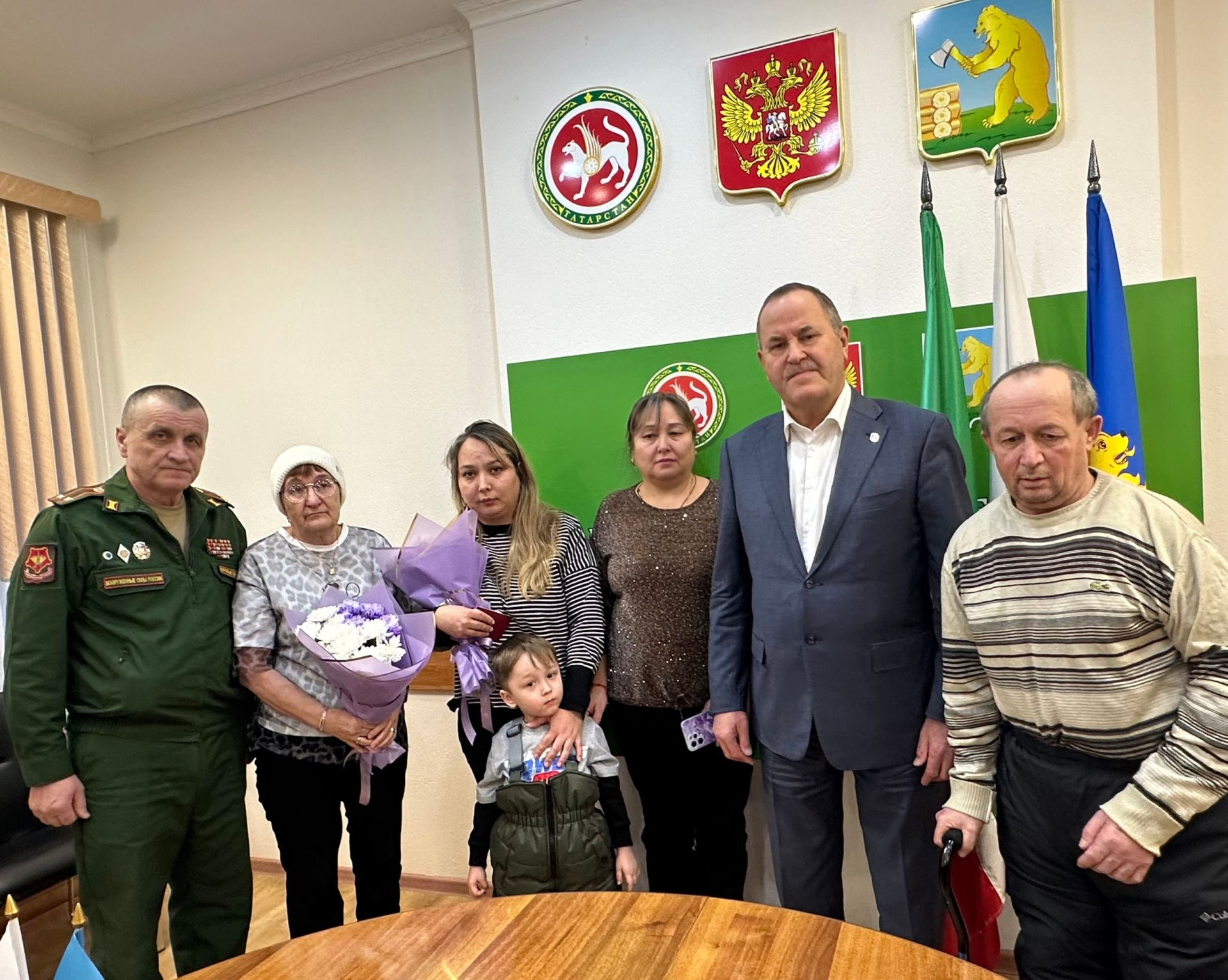 Балтачта батыр егетләрнең якыннарына «Батырлык» ордены тапшырылды