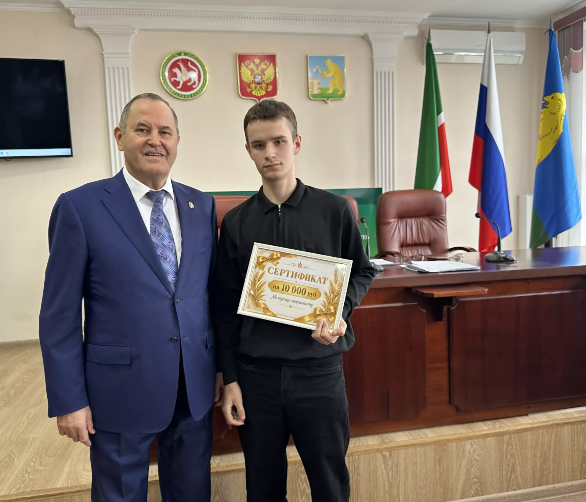 Балтач районы башлыгы авыл хуҗалыгы җәмгыятьләрендә эшли башлаган яшь белгечләр белән очрашты